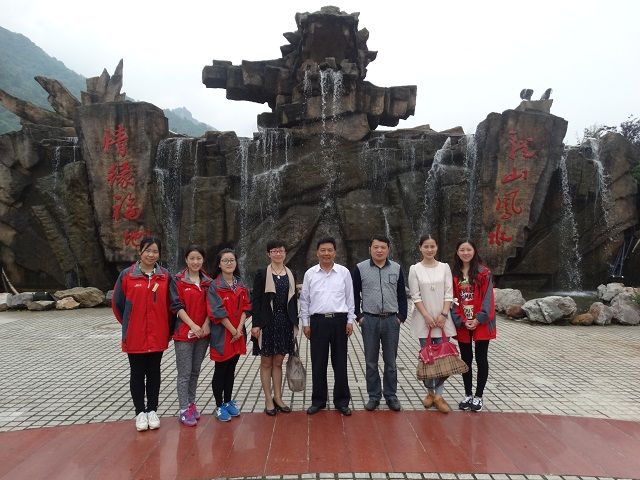 看望实习学生,听取改进意见 看望实习学生,听取改进意见