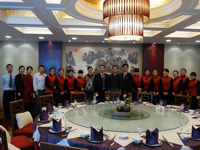 看望实习学生,听取改进意见 看望实习学生,听取改进意见